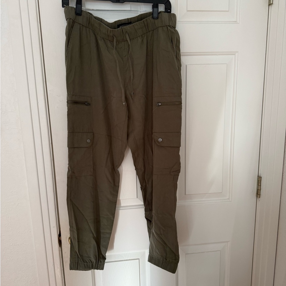 Banana Republic Factory women’s olive Cargo Pants